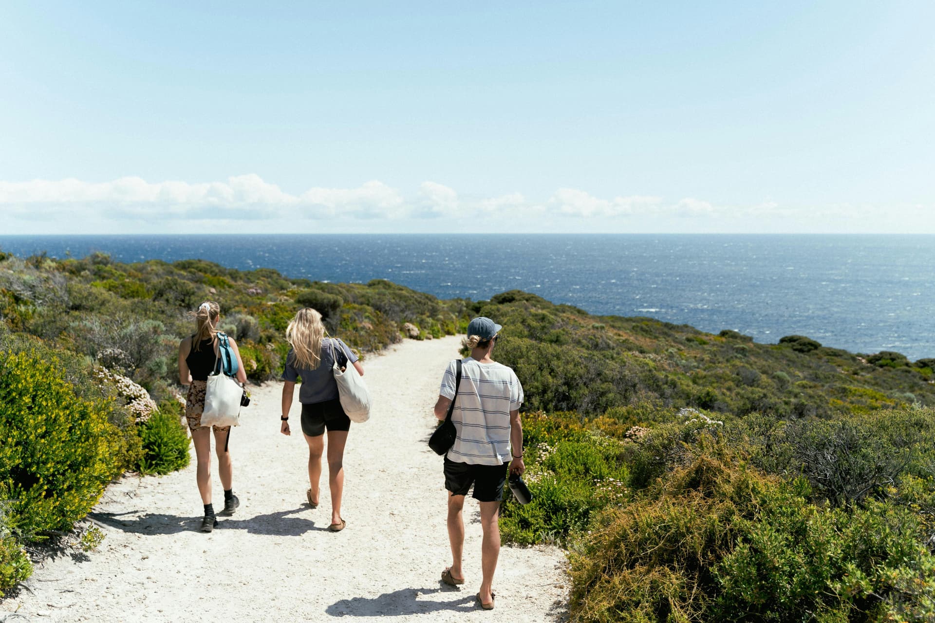 itinerary wisata alam berkelanjutan indonesia - sustainable tourism di alam terbuka