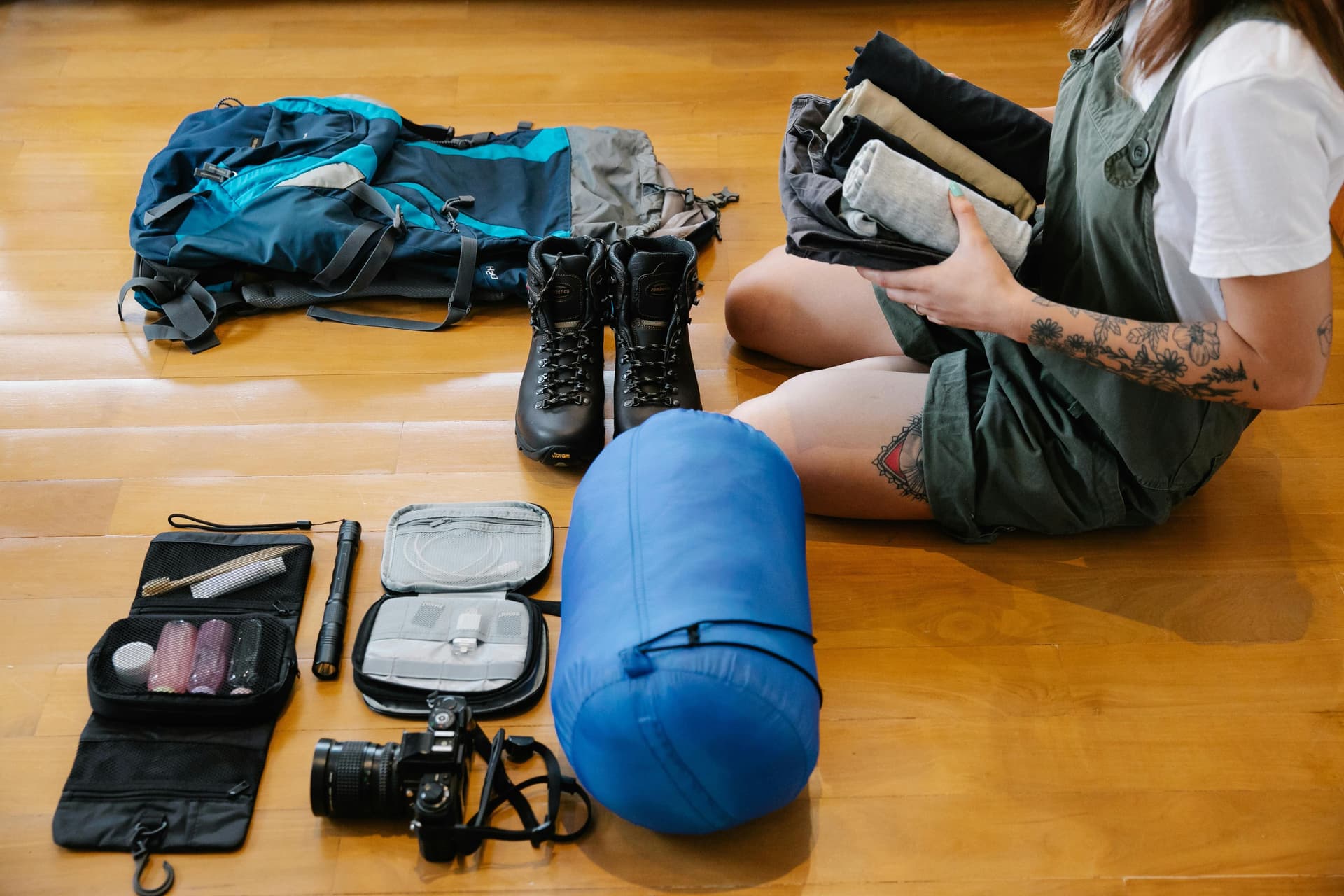 itinerary backpacker petualangan alam indonesia - persiapan perlengkapan wajib sebelum berangkat