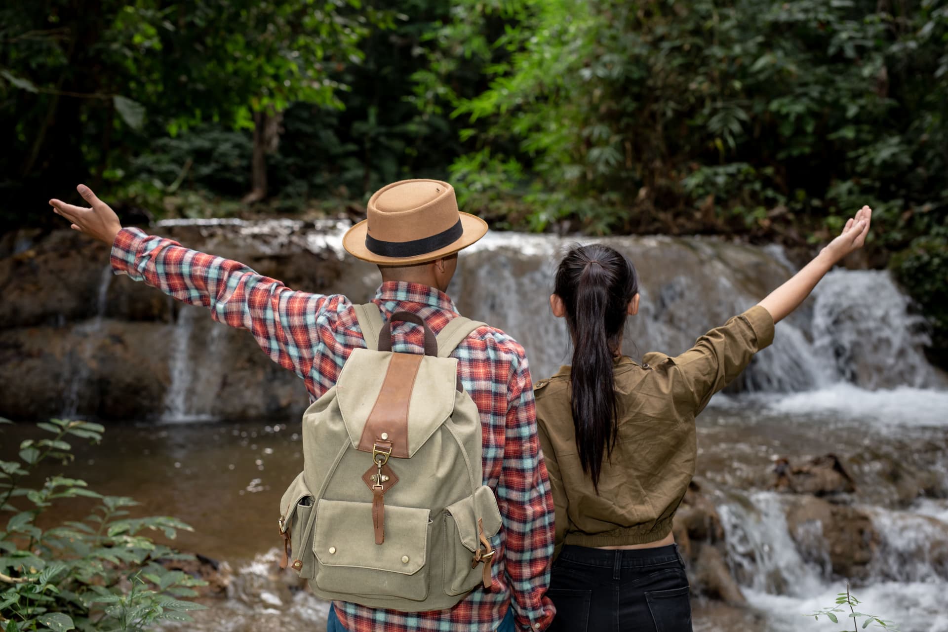 panduan wisata ramah lingkungan di taman nasional indonesia - eksplorasi air terjun yang asri dan terjaga kelestariannya
